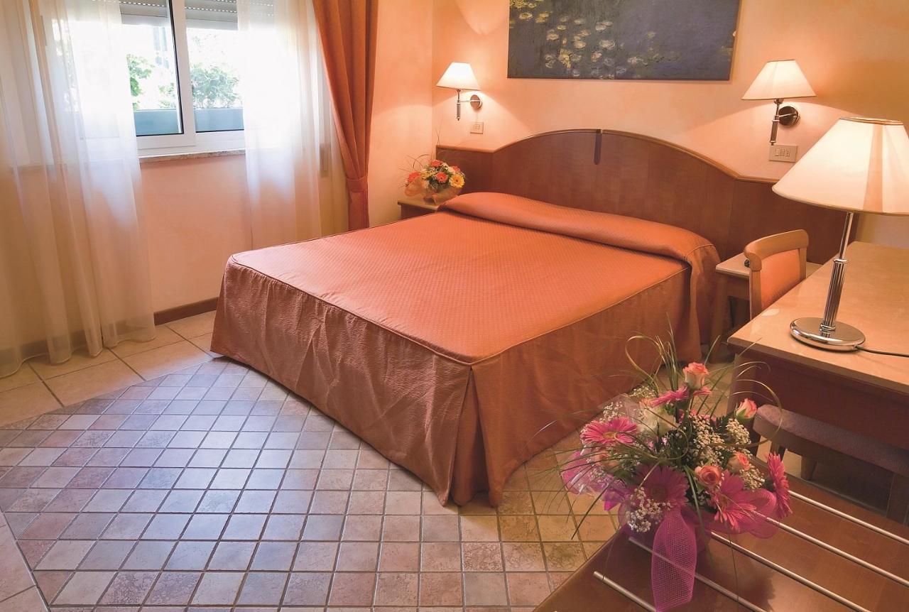 Hotel Rosalba - Valentini Family Village Bellaria-Igea Marina Exterior photo